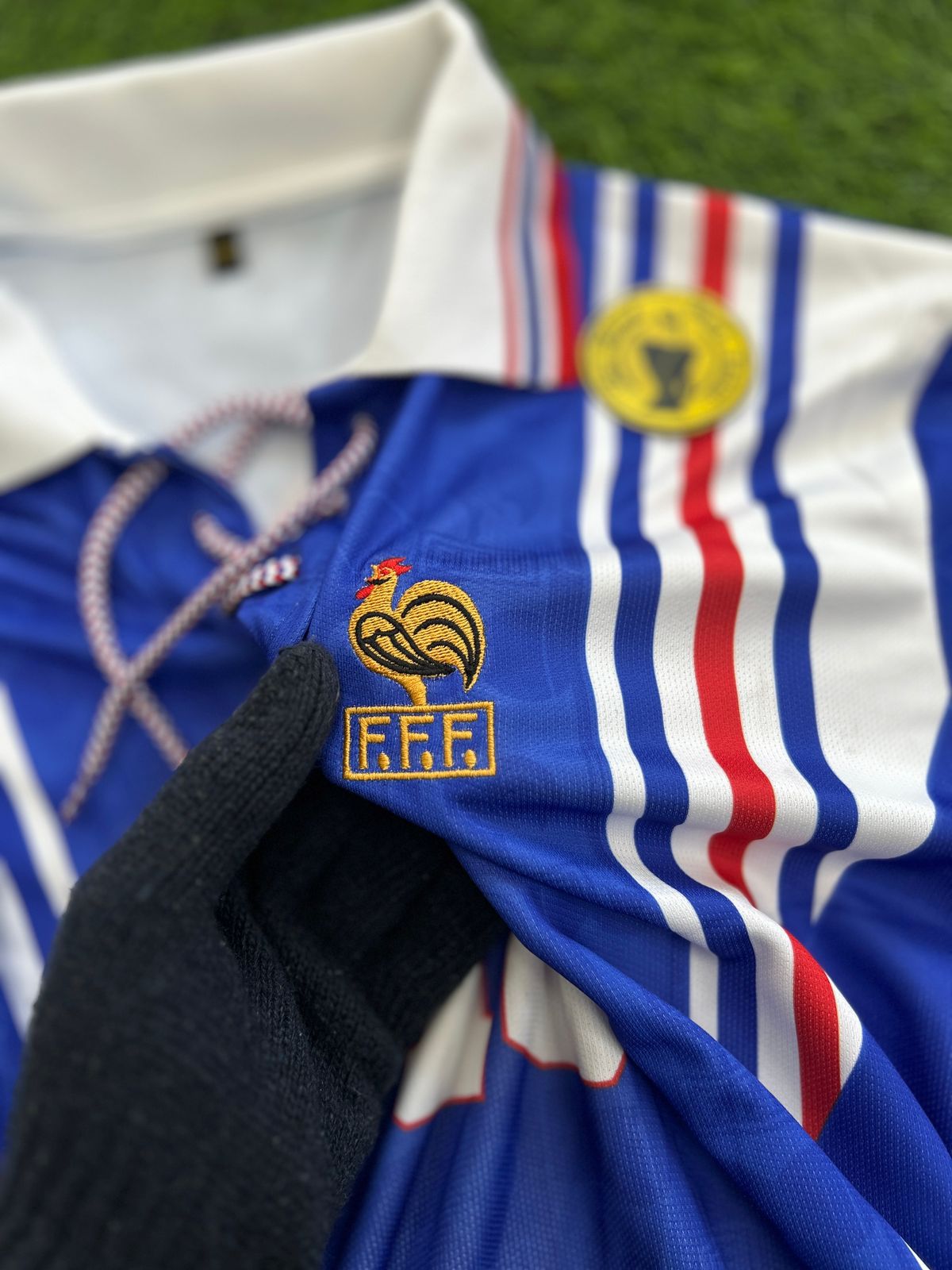 FRANCE  1996 HOME KIT, FIVESLEEVE POLO EMBROIDERY  (WITH ROPE )