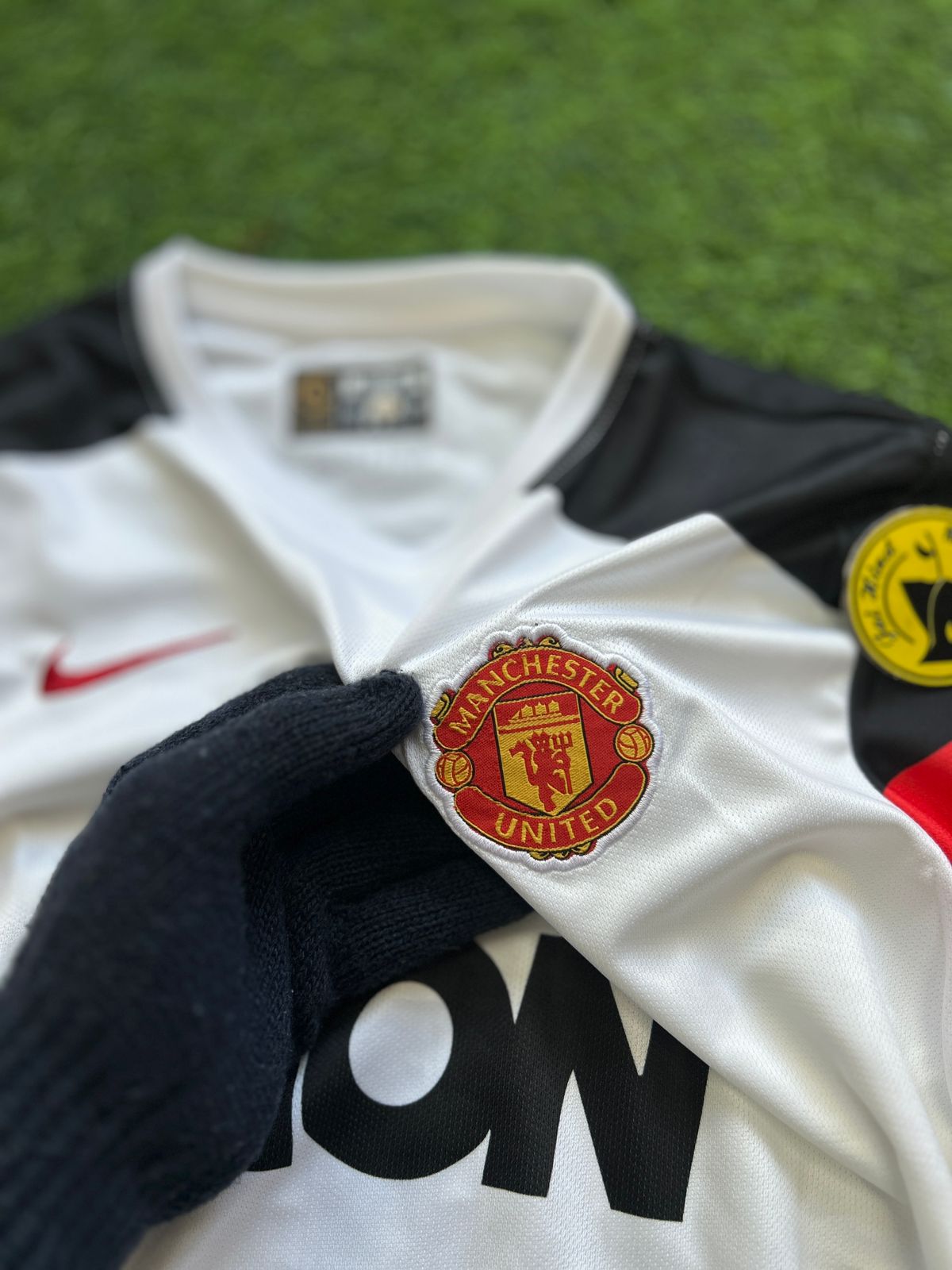 MAN UNITED 2010-11 SEASON AWAY KIT, HALFSLEEVE EMBROIDERY
