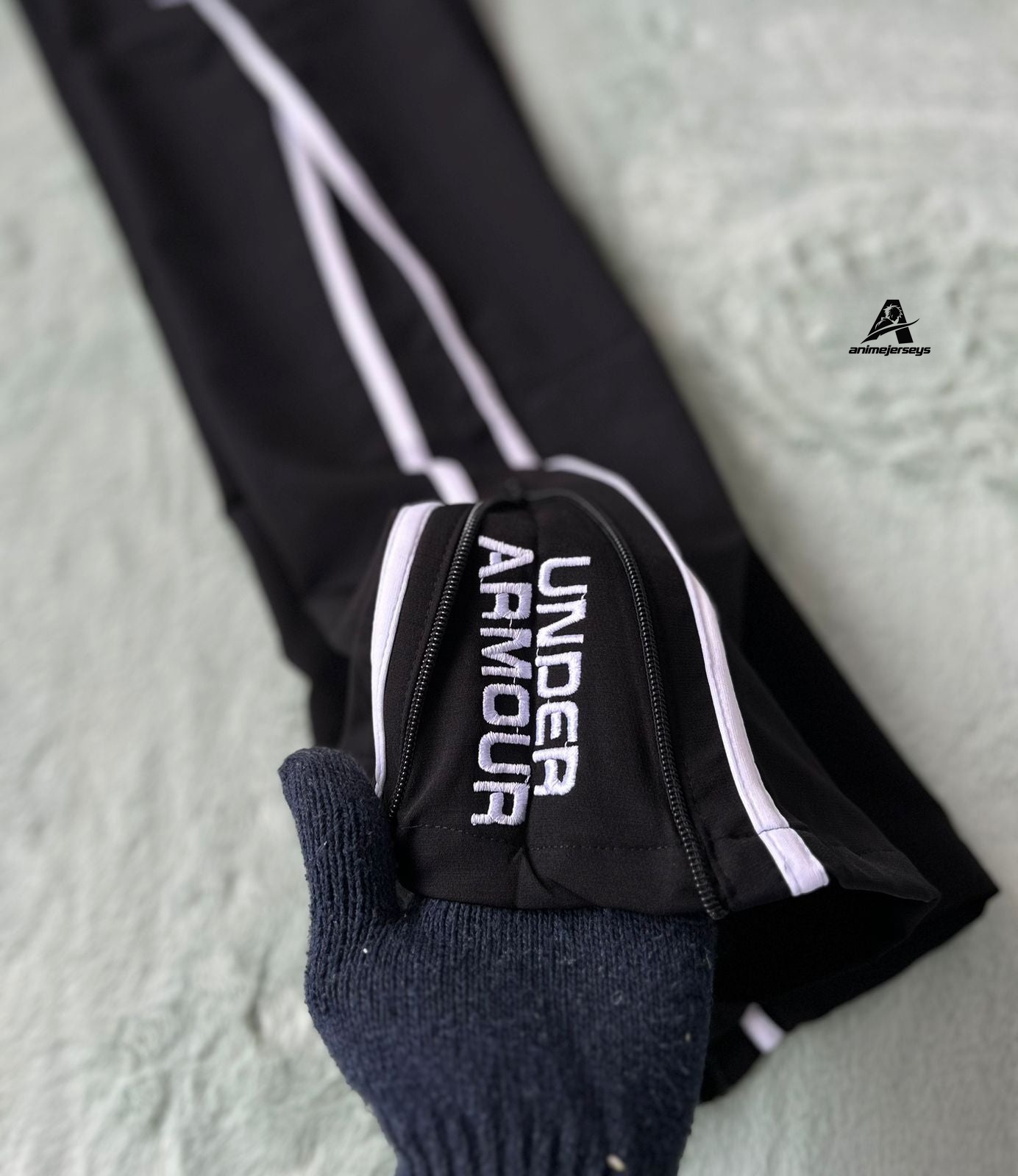 MEN'S PREMIUM TRACK PANT.
