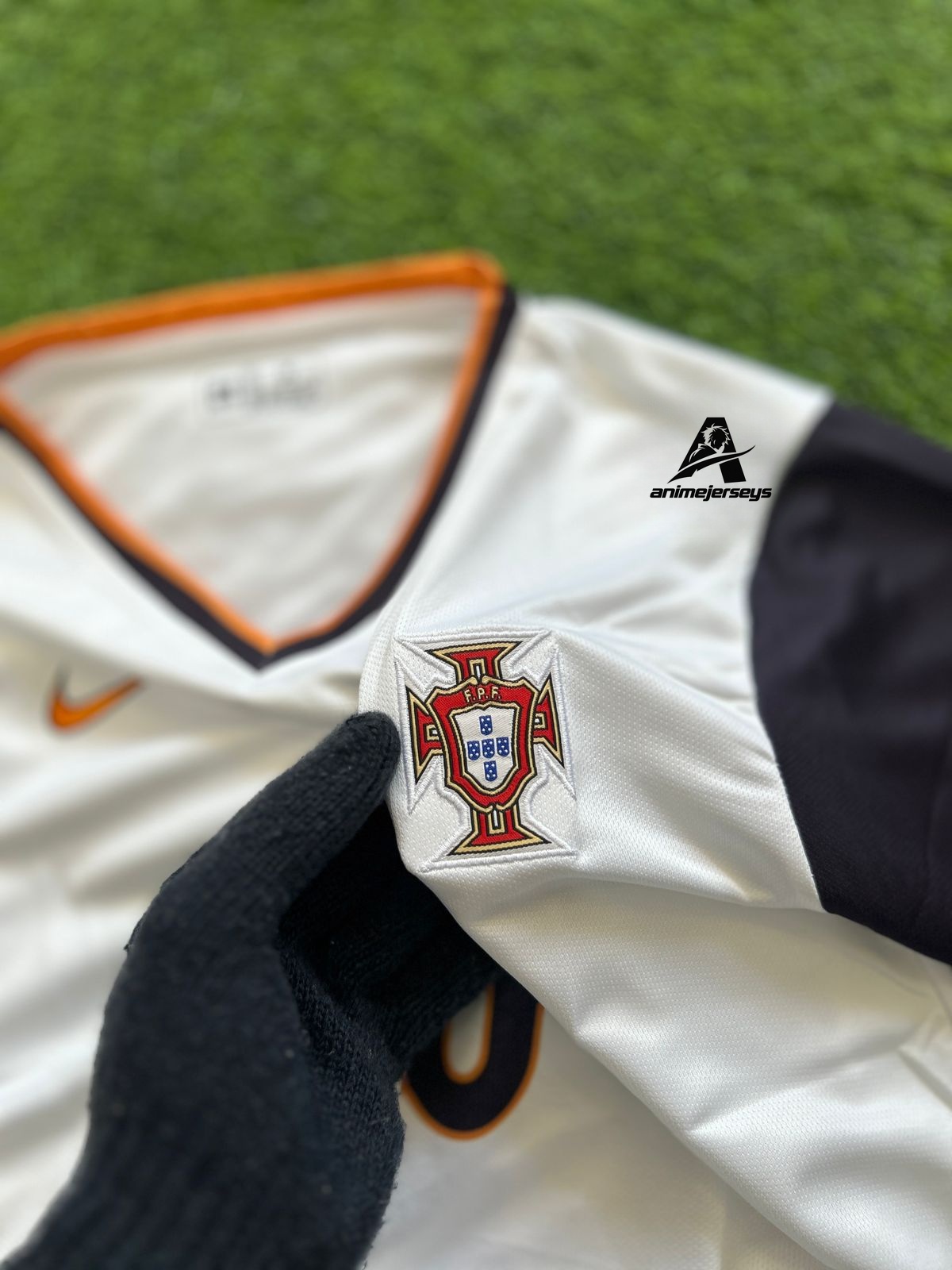 PORTUGAL 2004-05 AWAY KIT, HALFSLEEVE EMBROIDERY