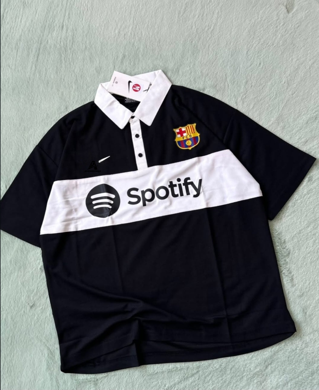 PREMIUM FIVESLEEVE T-SHIRT. BARCELONA