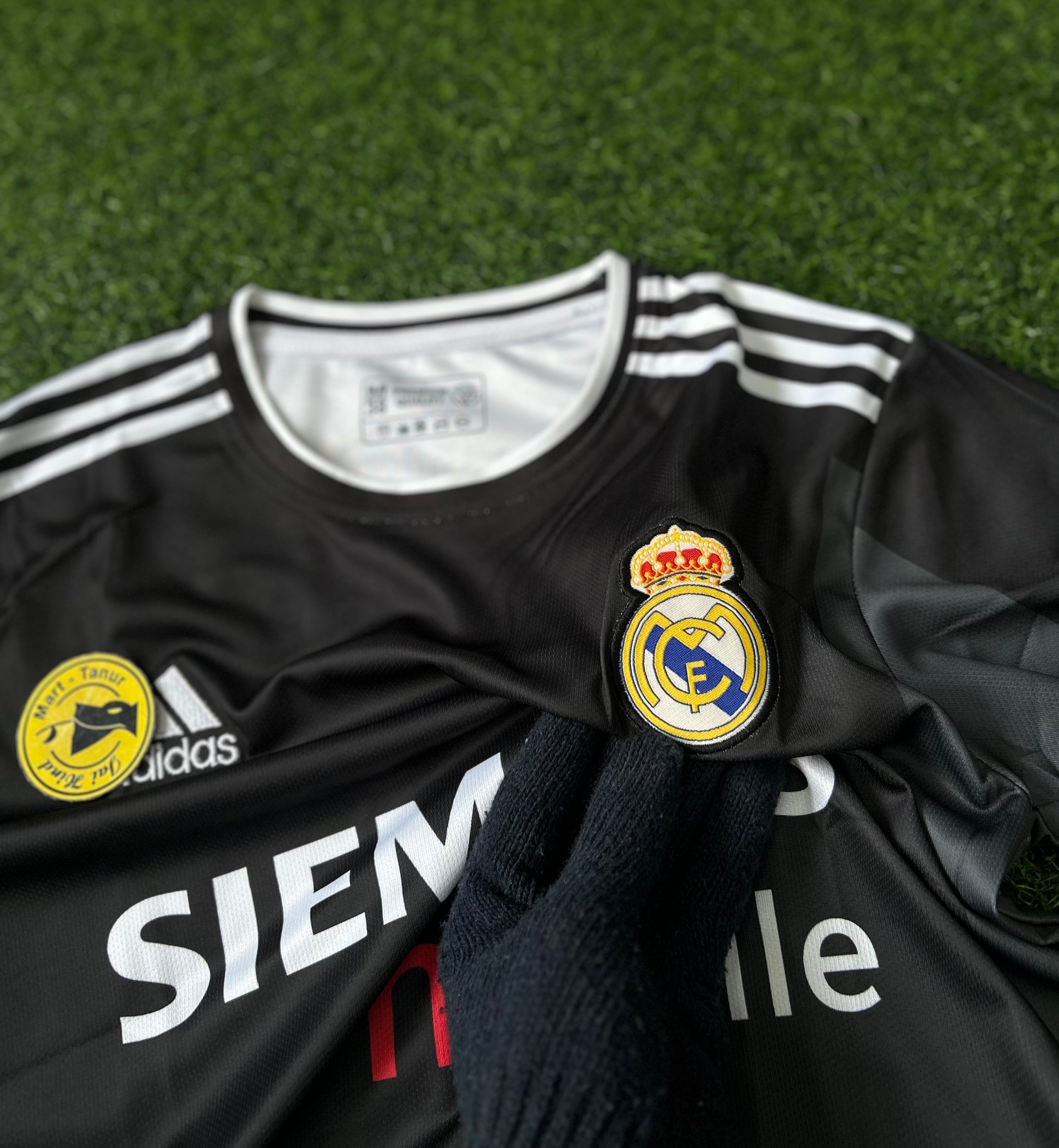 REAL MADRID 2004-05 AWAY JERSEY, HALF SLEEVE EMBROIDERY