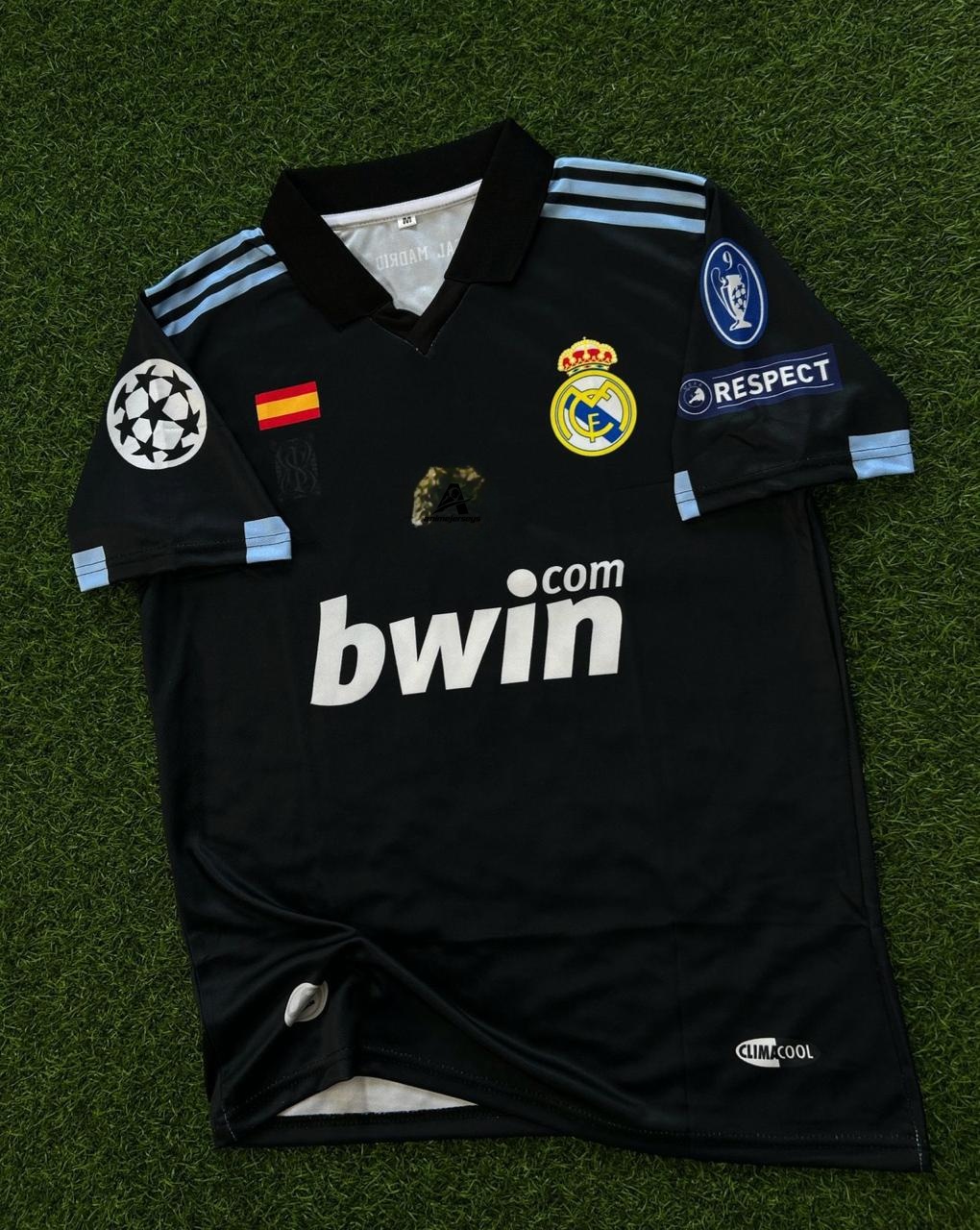 REAL MADRID 2009-10 AWAY KIT. HALFSLEEVE POLO SUBLIMATION