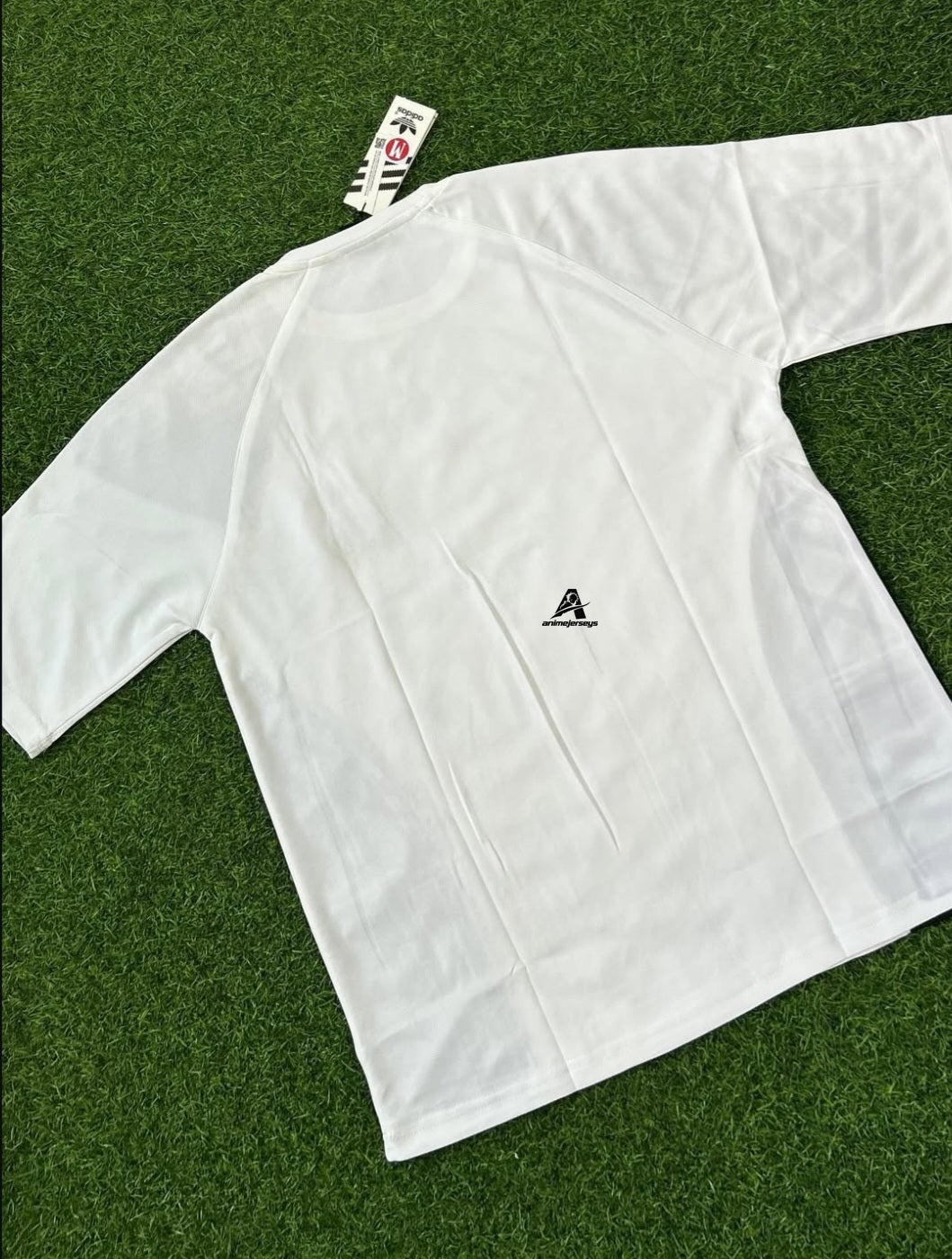 REAL MADRID PRIMIUM FIVESLEEVE T SHIRT, EMBROIDERY LOGO