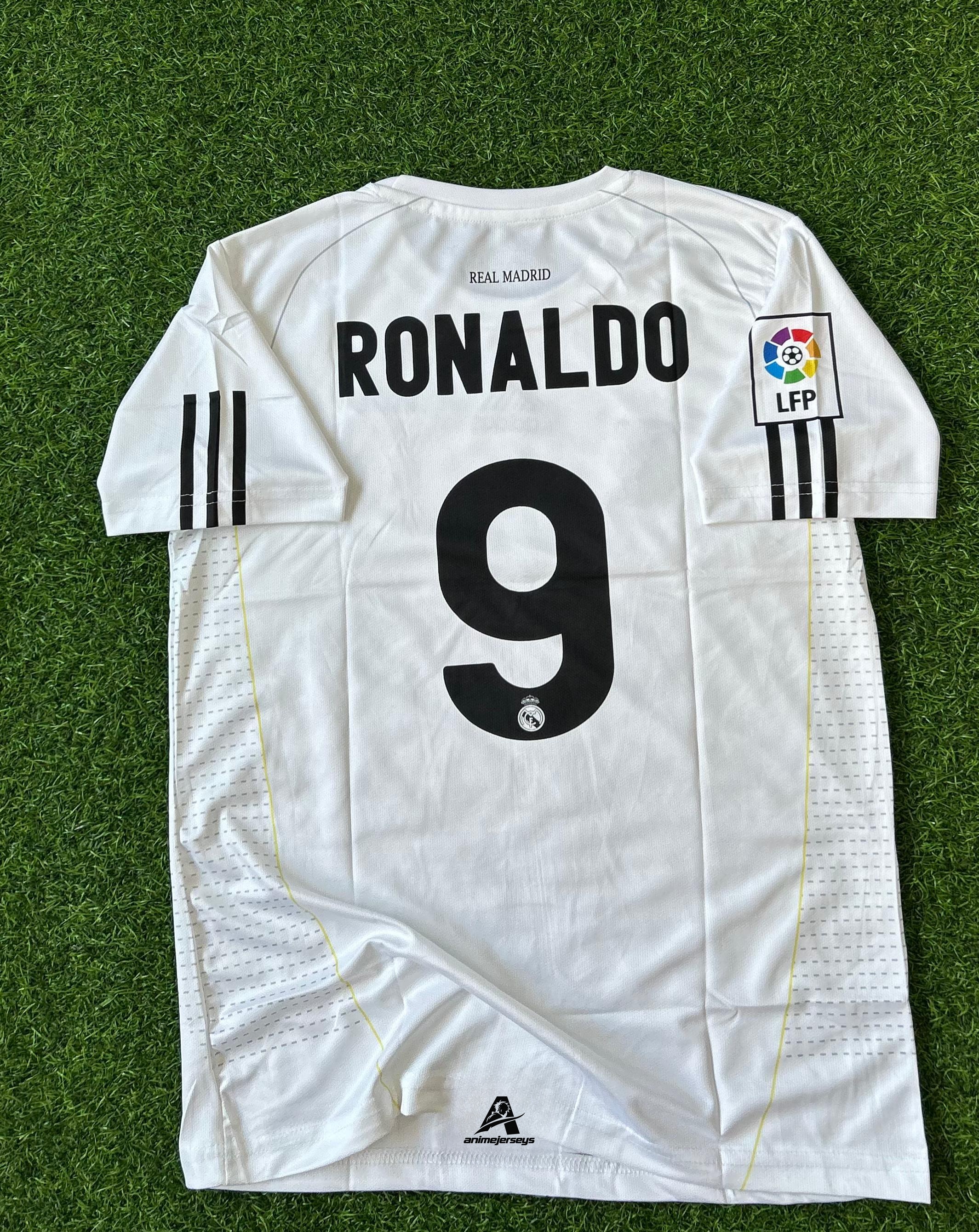 REAL MADRID 2009-10 HOME KIT. HALFSLEEVE EMBROILEDERY