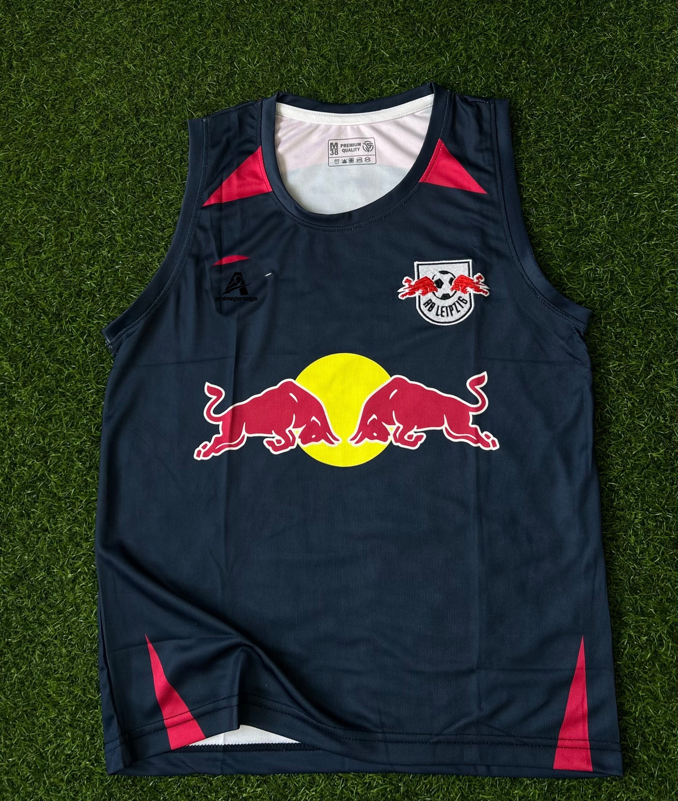 RB LEIPZIG  SLEEVELESS TRAINING JERSEY. SLEEVELESS EMBROIDERY