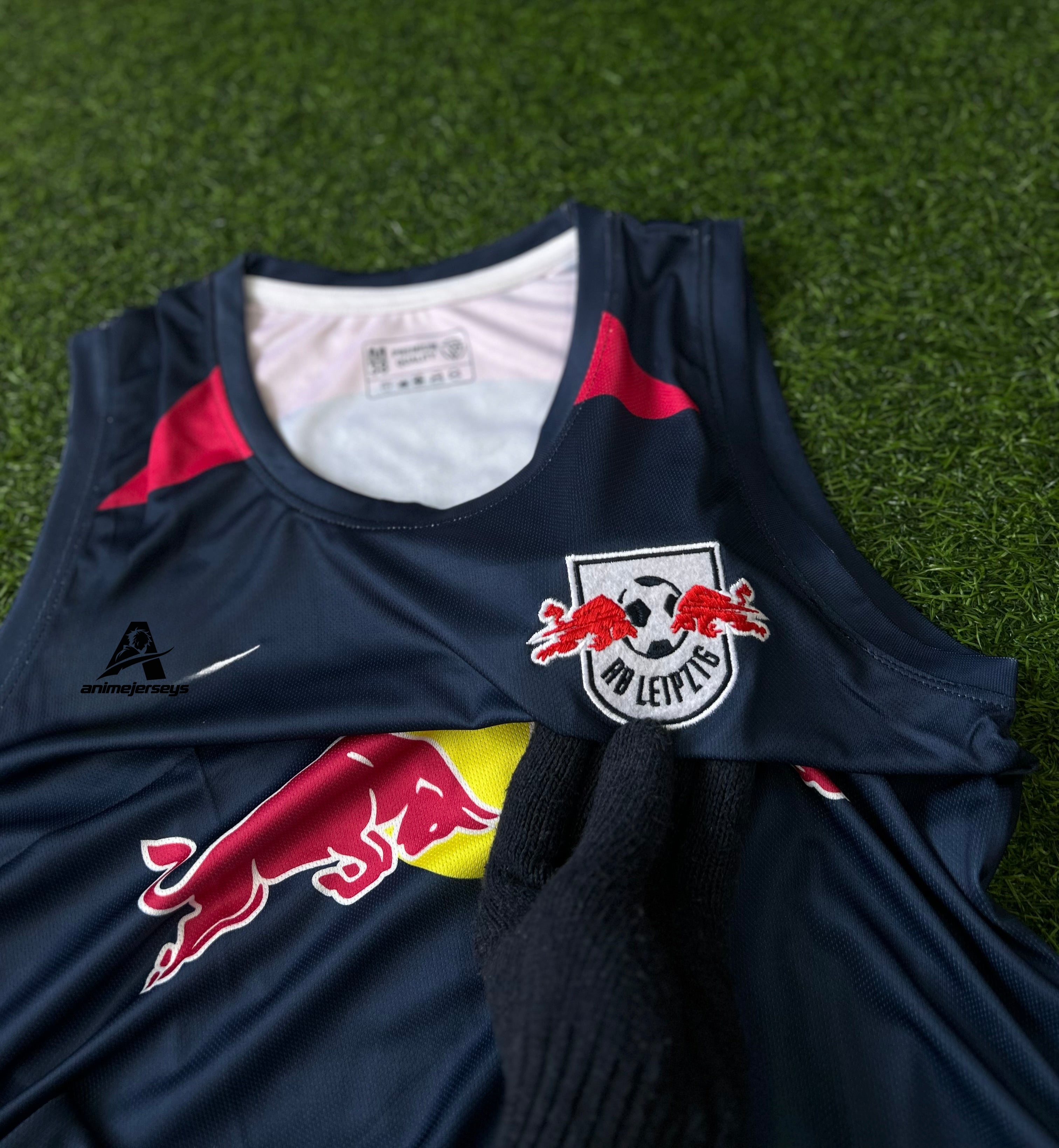 RB LEIPZIG  SLEEVELESS TRAINING JERSEY. SLEEVELESS EMBROIDERY